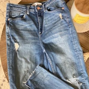 COPY - ZARA Distressed Jeans with Frayed Bottom